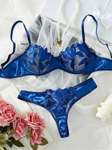 Zartes Dessous-Set - Verführerische Eleganz in Blau