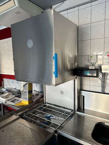 Große Haubenspülmaschine HL M2 M-iClean Meiko