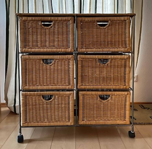 Kommode auf Rollen, Rattan, sehr stabil, gegen Abholung