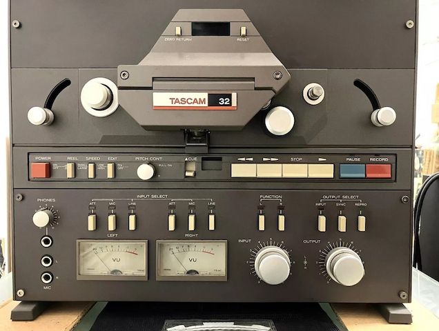 Tascam 32 1/4" 2-Spur Tonbandmaschine