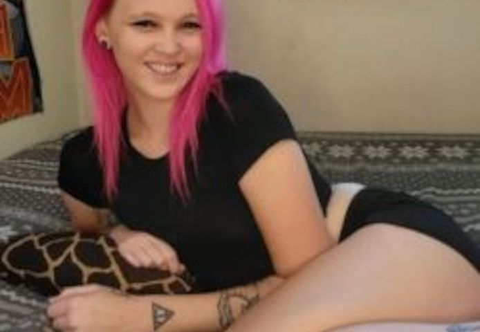 Suche eine fette reife Frau mit Tattoos und pricings die Lust hat mit mir ein porno zu drehen