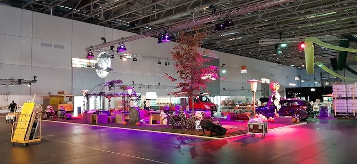 Messestand-Monteur hilft in Düsseldorf