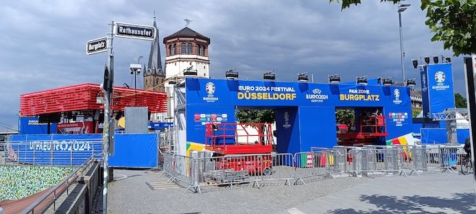 Messestand-Monteur hilft in Düsseldorf