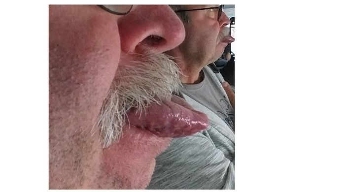 Mit dieser Anzeige biete ich hier meine Zunge feil!!!