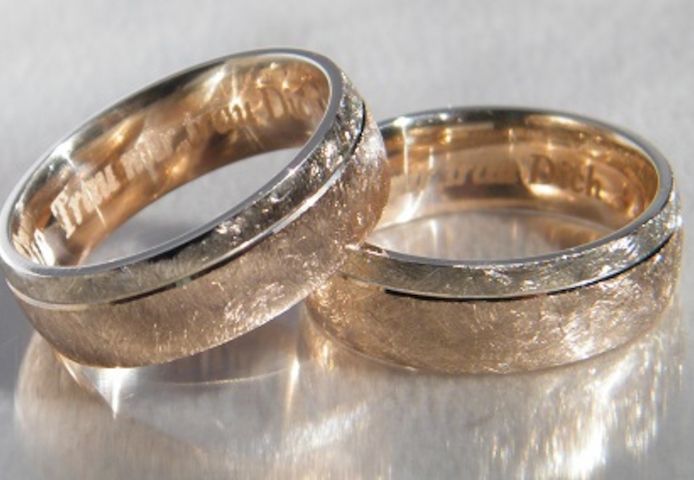 Individuelle Eheringe aus Ihrem Altgold