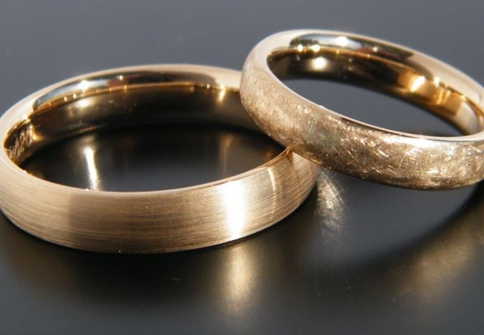 Individuelle Eheringe aus Ihrem Altgold