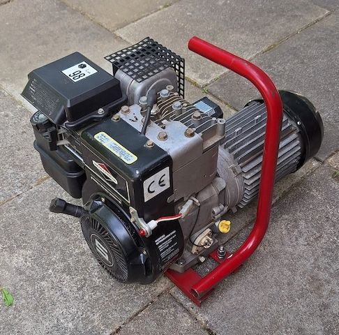 Profi-Stromerzeuger mit 5 HP Briggs & Stratton-Motor, 2200W, 9,7A