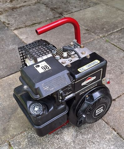 Profi-Stromerzeuger mit 5 HP Briggs & Stratton-Motor, 2200W, 9,7A