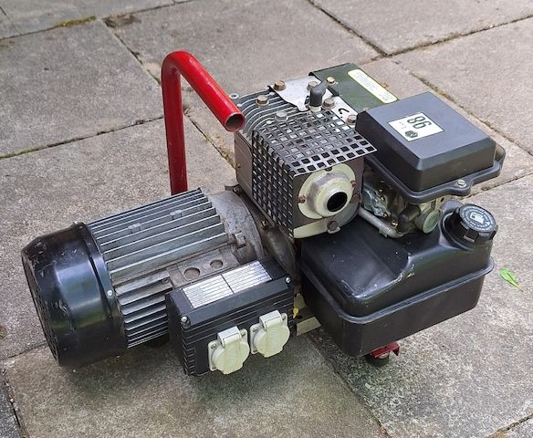 Profi-Stromerzeuger mit 5 HP Briggs & Stratton-Motor, 2200W, 9,7A