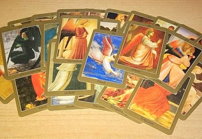 Kartenlegungen und Rituale zu allen Themen die dich bewegen