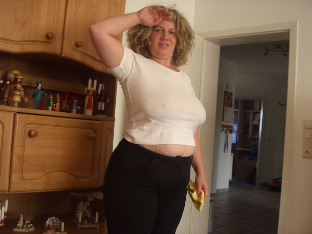 Ines verschenkt ihre Nacktfotos