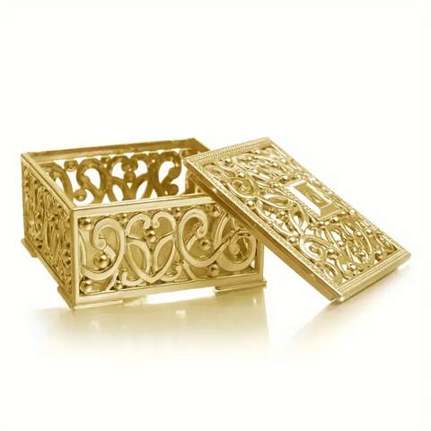 Kleines goldfarbenes Kästchen für kleine Geschenke.