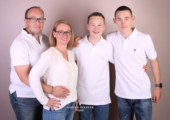 Familienfoto Familienfotografie Portraitfoto Fotostudio Fotoshooting Wuppertal Fotograf