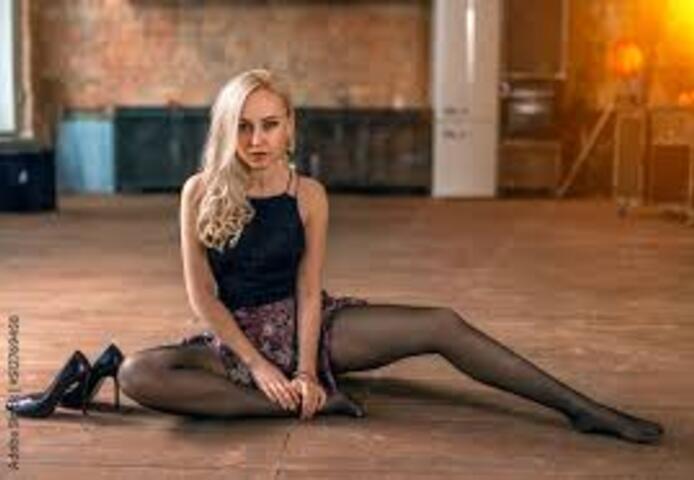 Suche dringend Strumpfhose tragende Frau, aus Umkreis 92286