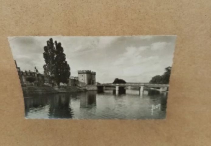 D-20-VERDUN-La Meuse vers la Porte Chausee.