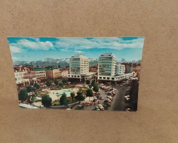 D-15-PAU-La Place Clemenceau et les Pyrenees.