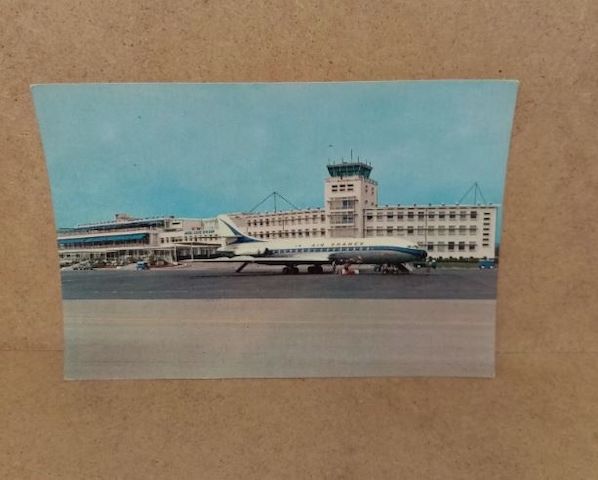 Ansichtskarte-D-60-NICE-La Caravelle et I Aeroport de Nice.
