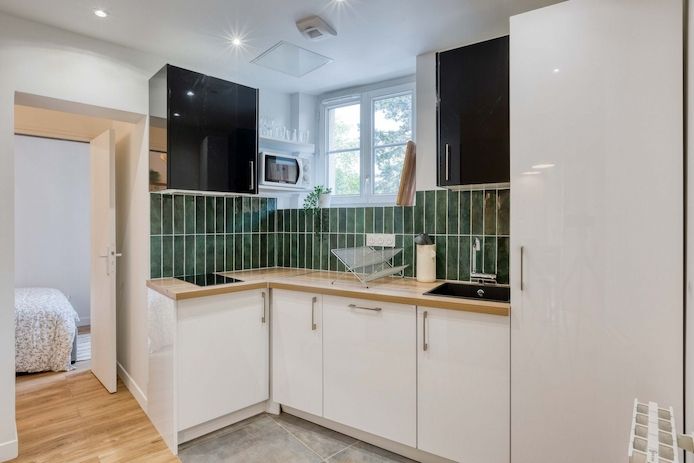 44 m² große, komplett möblierte Wohnung im 1. Stock eines Gebäudes mit Aufzug