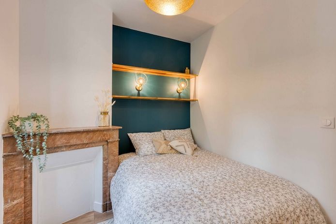 44 m² große, komplett möblierte Wohnung im 1. Stock eines Gebäudes mit Aufzug