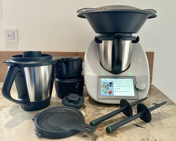 Thermomix Tm6 in sehr gutem, funktionsfähigem Zustand.
