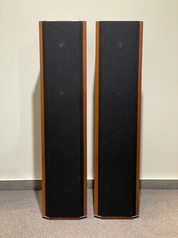 Quadral Aurum Vulkan 9 3-Way Floorstanding Speakers