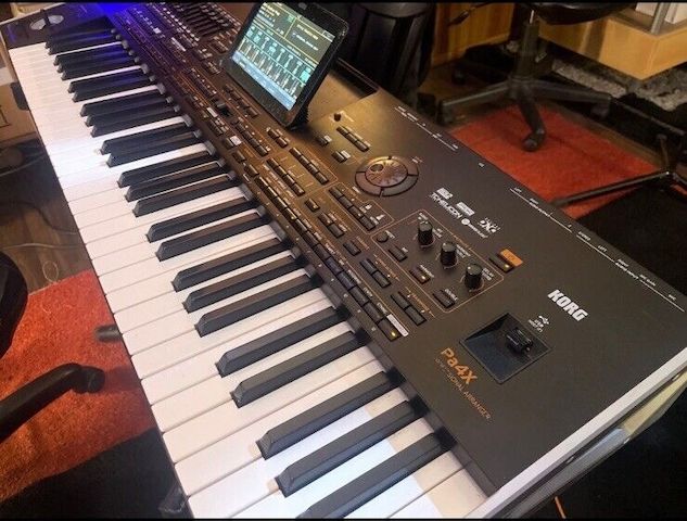 Korg pa 4x 61 Tasten Keyboard