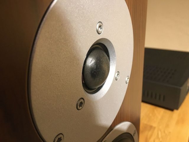 Dynaudio Focus 200 XD walnuss Aktiver Regallautsprecher Dynaudio Focus 200 XD walnuss Aktiver Regallautsprecher