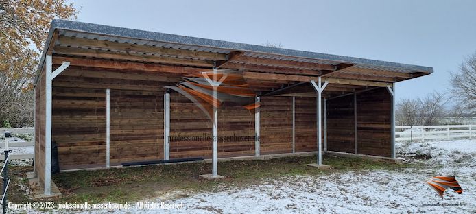Offenstall & Weidehütte mit Heuraufe | Pferdeunterstand - Weide