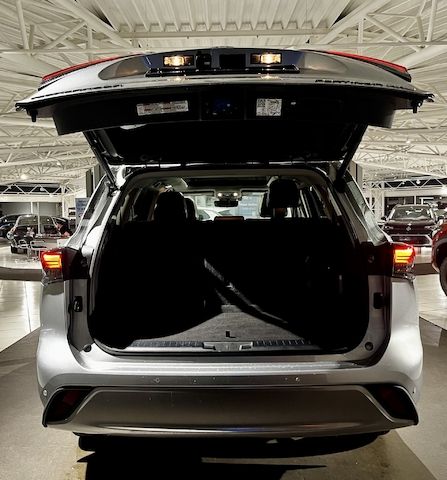 Toyota Highlander Platinum AWD, Baujahr 2023 🧊