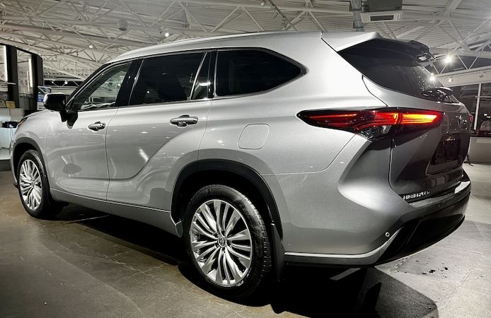Toyota Highlander Platinum AWD, Baujahr 2023 🧊