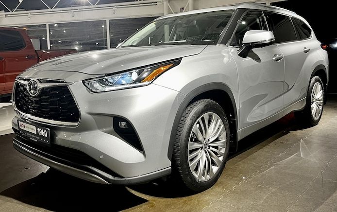 Toyota Highlander Platinum AWD, Baujahr 2023 🧊