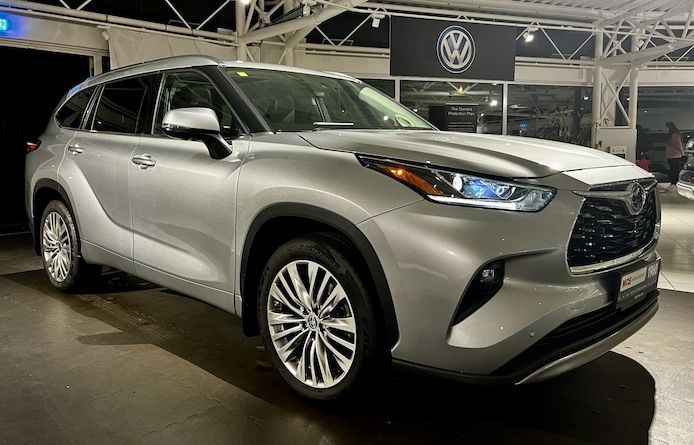 Toyota Highlander Platinum AWD, Baujahr 2023 🧊