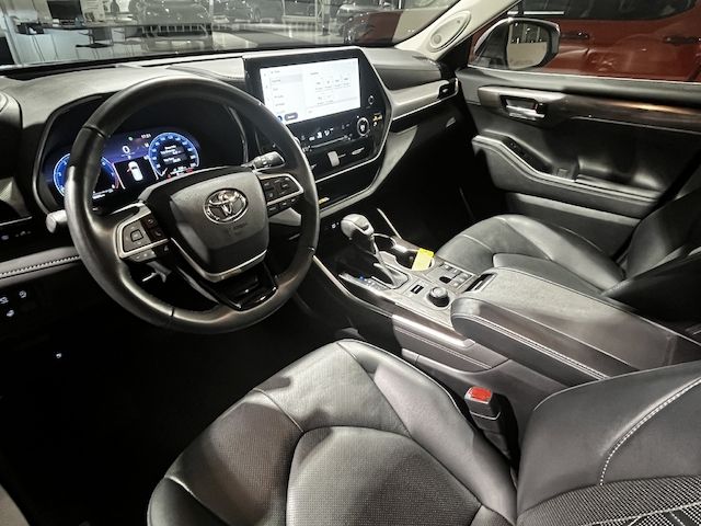 Toyota Highlander Platinum AWD, Baujahr 2023 🧊