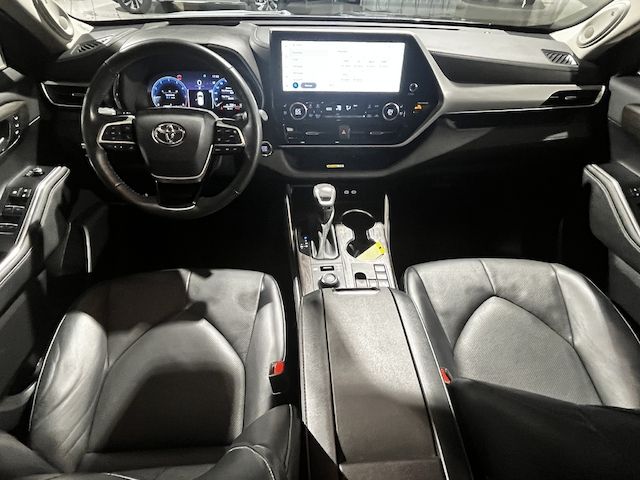 Toyota Highlander Platinum AWD, Baujahr 2023 🧊
