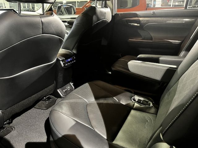 Toyota Highlander Platinum AWD, Baujahr 2023 🧊