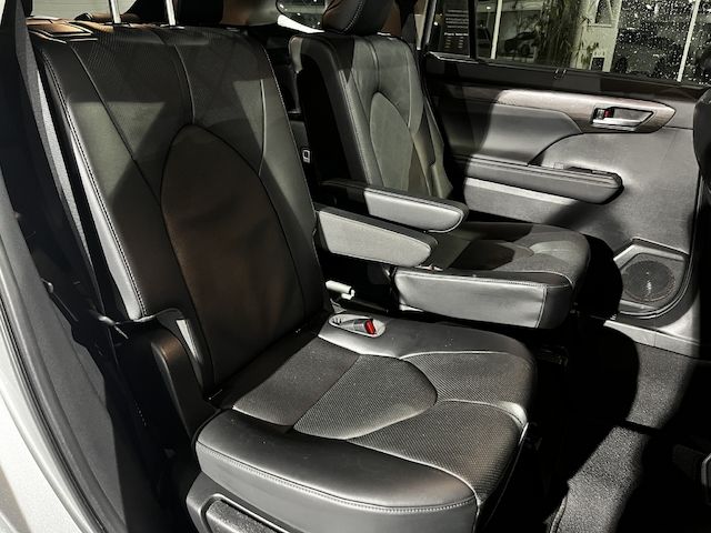 Toyota Highlander Platinum AWD, Baujahr 2023 🧊