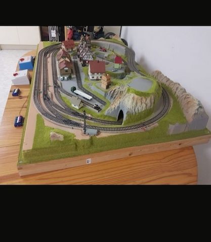 Voll aufgebaute Modelleisenbahn – Fertiggelände „Königsfeld