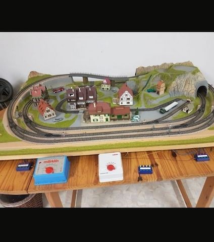 Voll aufgebaute Modelleisenbahn – Fertiggelände „Königsfeld