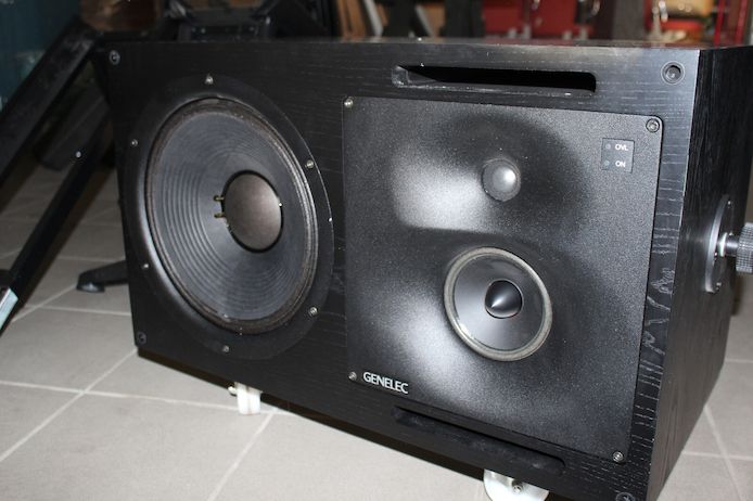 2x GENELEC 1037B Aktive Studiolautsprecher