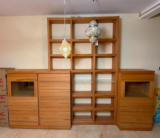 Schöne Venjakob Wohnwand aus Massivbuche mit Couchtisch & mehr