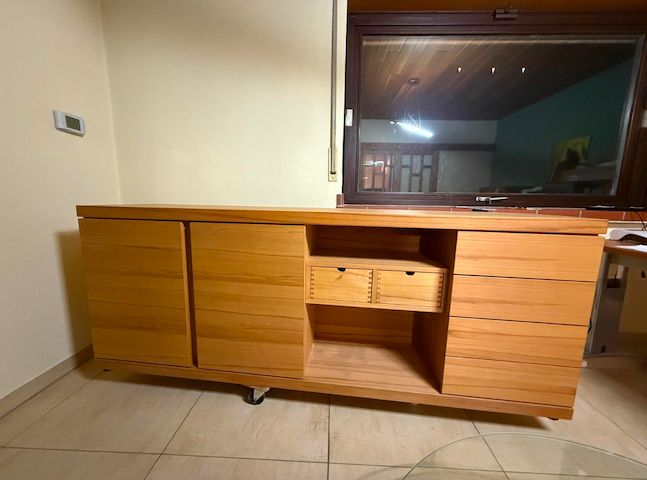 Schöne Venjakob Wohnwand aus Massivbuche mit Couchtisch & mehr