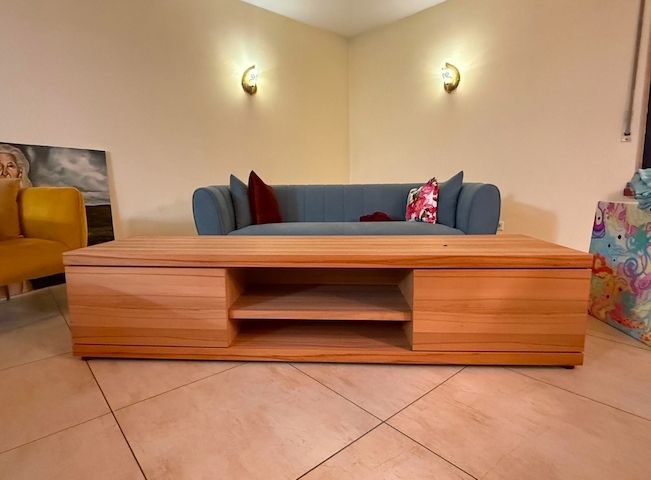 Schöne Venjakob Wohnwand aus Massivbuche mit Couchtisch & mehr