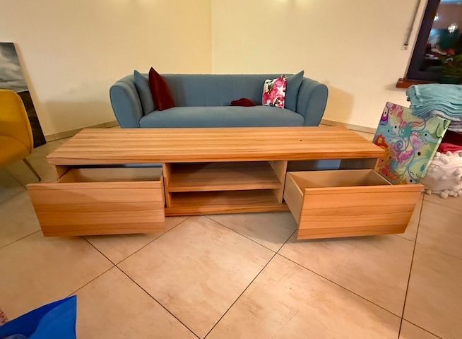 Schöne Venjakob Wohnwand aus Massivbuche mit Couchtisch & mehr