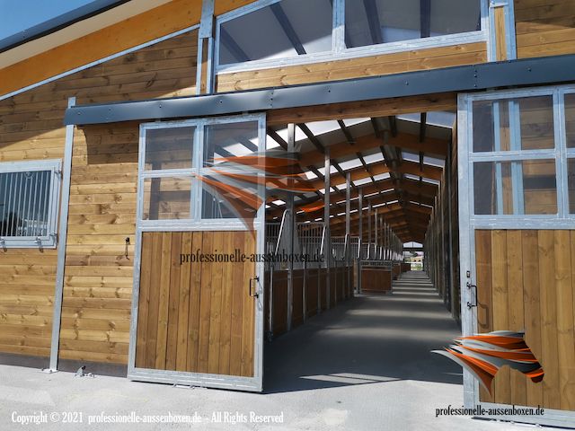 Pferdestall bauen - Außenbox, Pferdebox & Offenstall mit Weidehütte kaufen