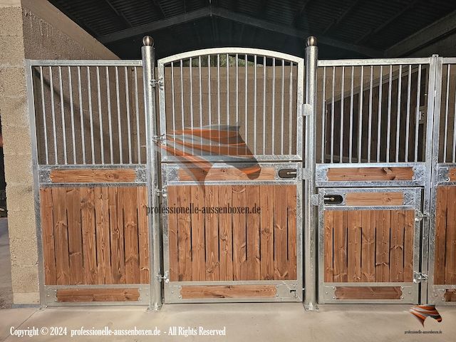 Pferdebox kaufen: Innenbox und Boxenstall direkt vom Hersteller