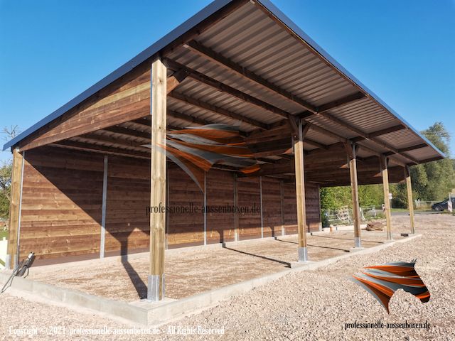 Offenstall kaufen & Weidehütte | Unterstand für Pferde und Heuraufe