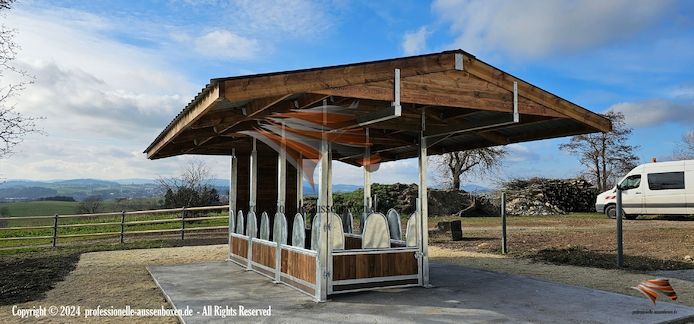 Offenstall kaufen & Weidehütte | Unterstand für Pferde und Heuraufe