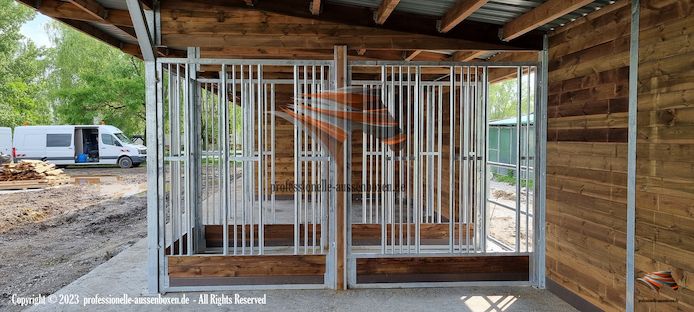 Offenstall kaufen & Weidehütte | Unterstand für Pferde und Heuraufe