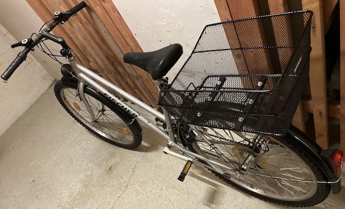 Damenfahrrad MTB Fischer, Räder 26 Zoll, Rahmenhöhe 49½ cm, 18 Gänge, Beleuchtung, Schutzbleche