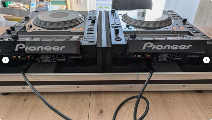 2 x Pioneer CDJ 2000 Nexus NXS incl. Doppelcase